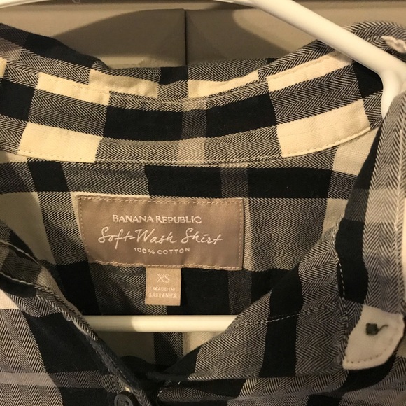 Banana Republic Tops - Banana Button Down 🎉4/$10